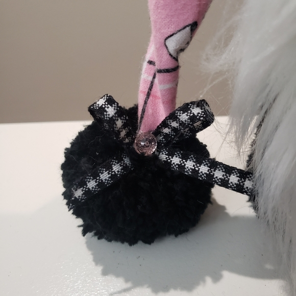 Hello kitty gnome with ceramic display base - Picture 2 of 14